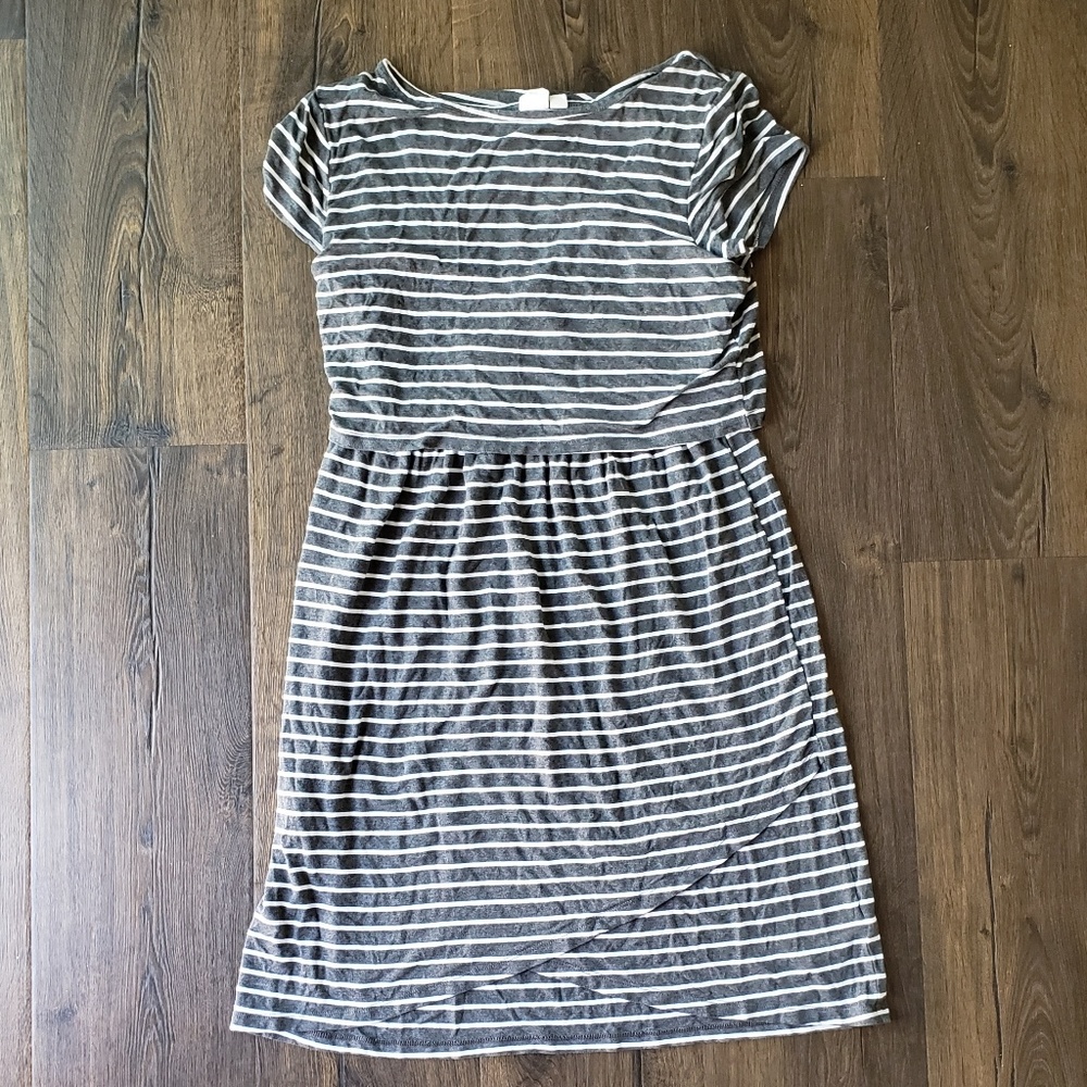 Gap maternity nursing dress, size small